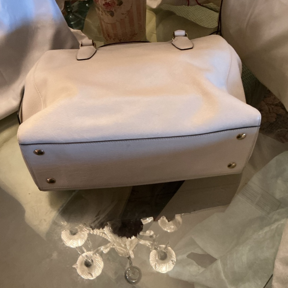 Authentic Coach Cream Leather Hobo with Tassel and Gold Hardware - Picture 3 of 6